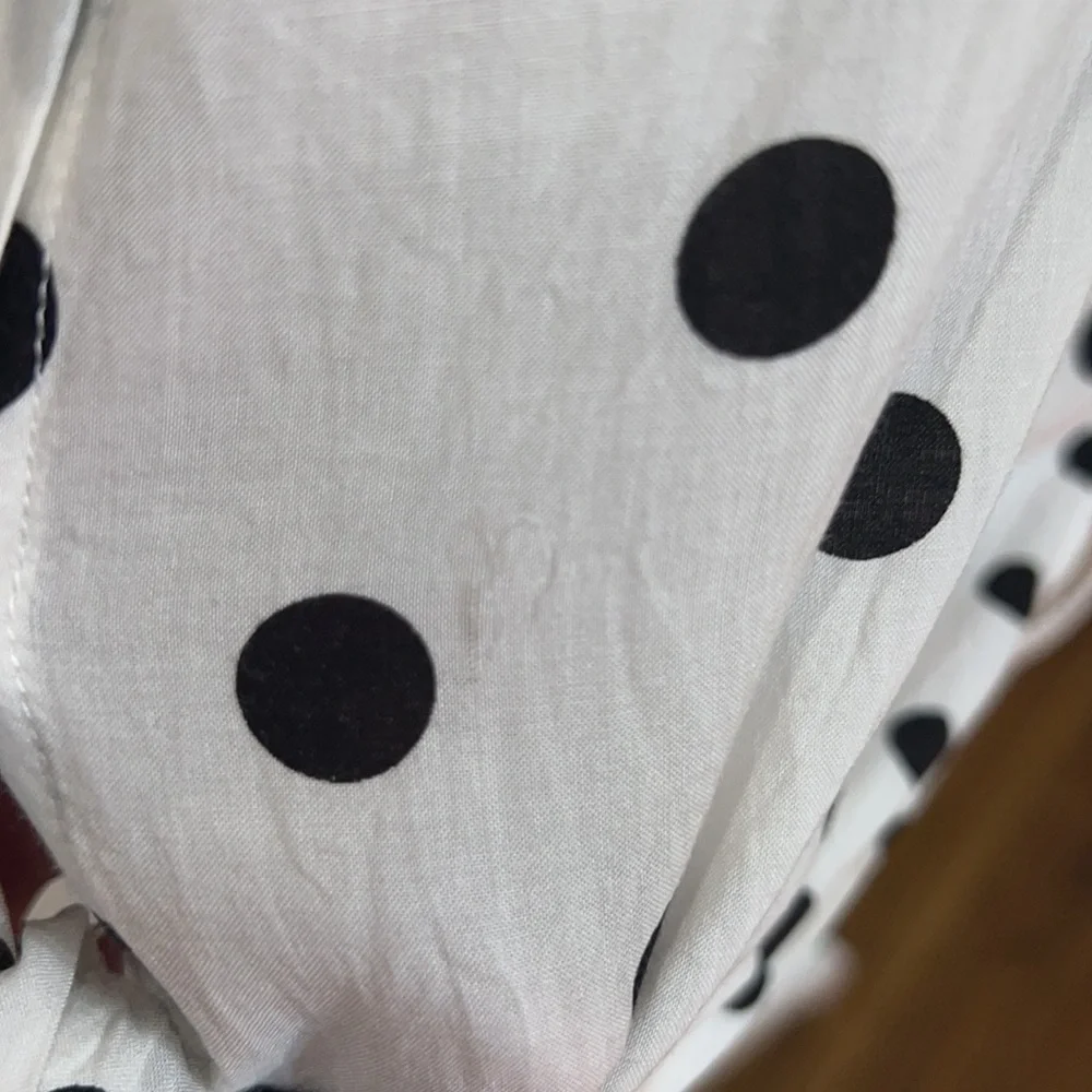 * Lush White w/Black Polka Dots Button Down Tie Front Top Size Large - Picture 8 of 8